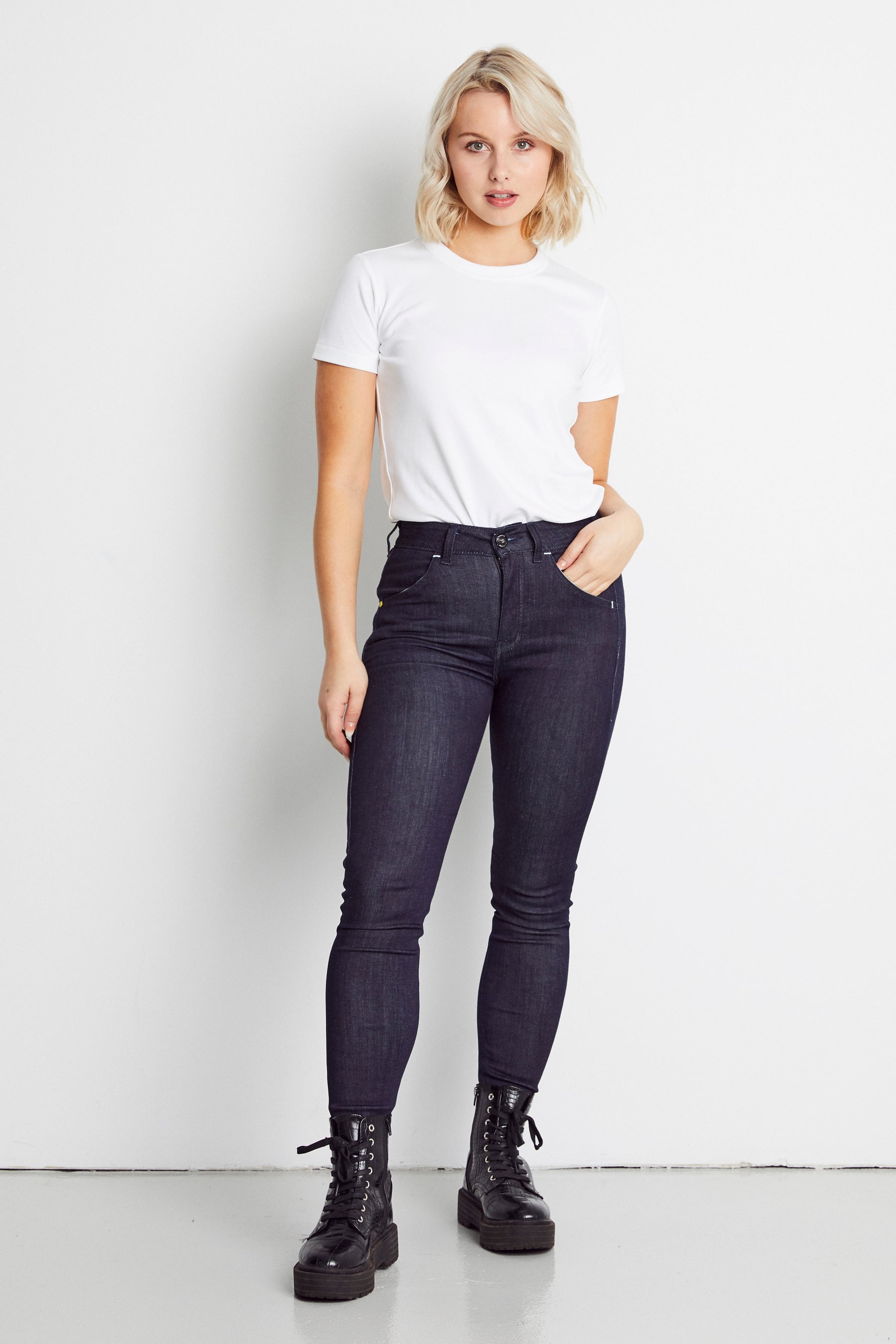 MANHATTAN BLUE DENiM JEAN