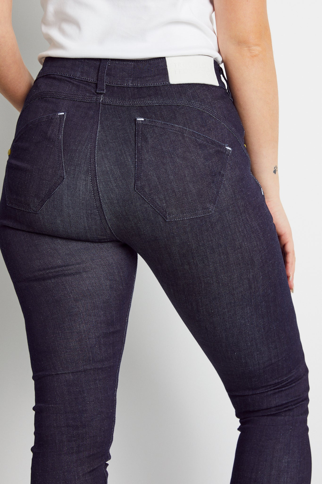 MANHATTAN BLUE DENiM JEAN